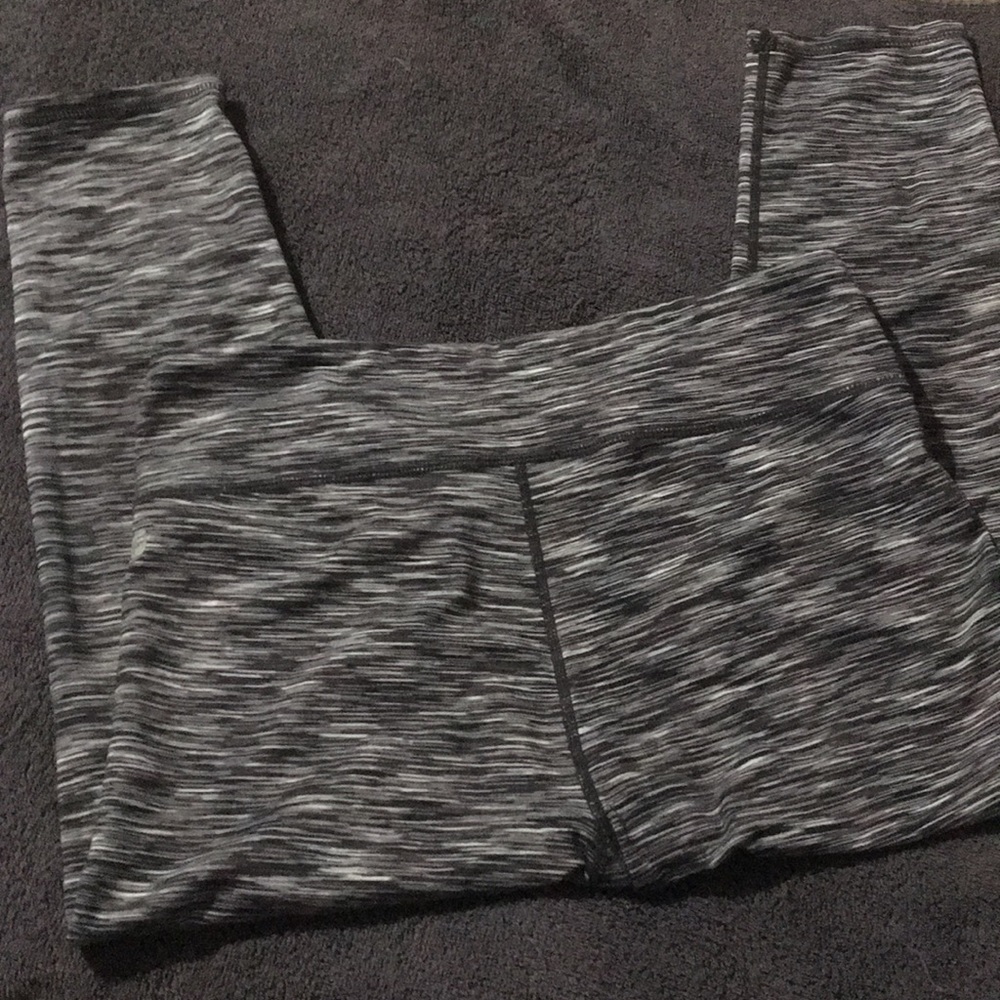 Fabletics Size Medium Capri. - image 3